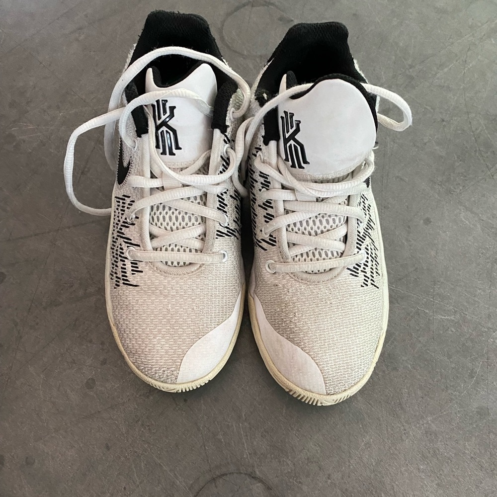 Kyrie Sneakers green and white